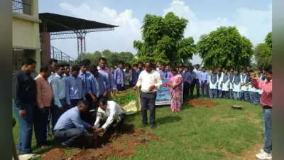 जीवन के लिए पेड़-पौधों का होना जरूरी : फादर मनोहर खोया