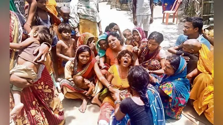 तुरकौलिया : पेड़ के नीचे बैठे छह को ट्रक ने रौंदा, दो मरे