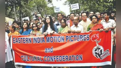 बंगाल : अब टॉलीवुड पर भी चढ़ा गेरुआ रंग, भ्रष्टाचार के खिलाफ कलाकारों ने निकाला जुलूस