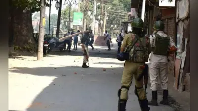 बुरहान की बरसी पर कश्मीर बंद, अमरनाथ यात्रा, सुरक्षा काफिले की आवाजाही रोकी गयी
