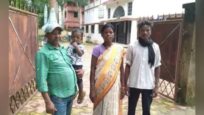 गुमला : मासूम नीरज को 16 माह बाद मां व पिता का मिला प्यार