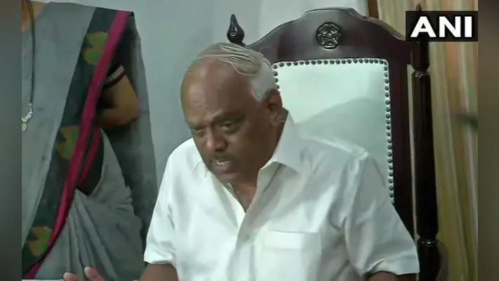 कर्नाटक सरकार के बागी मुंबई में, विस अध्यक्ष ने कहा – नौ विधायकों के इस्तीफे तय प्रारूप में नहीं