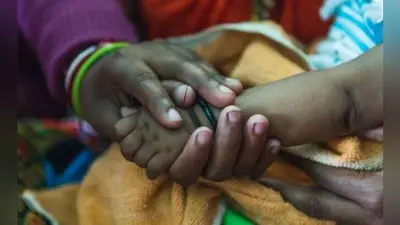 Jamshedpur : इनामी नक्सली कमांडर दंपती के घर आया नन्हा मेहमान, संगीन के साये में बीत रही जिंदगी