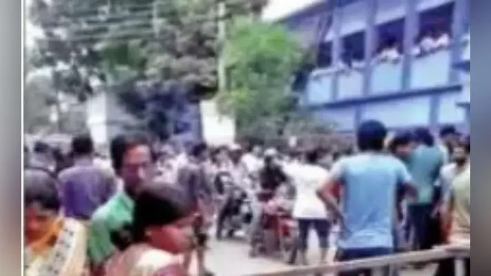 ‘जय श्री राम’ बोलने पर स्कूल में घुस कर छात्रों को पीटा, अभिभावकों पर लाठीचार्ज