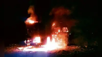 रांची : उग्रवादियों ने सात हाइवा, दो ट्रक व तीन पोकलेन जलाये