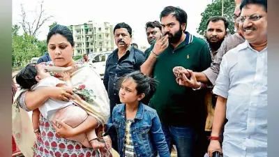 रांची : लालू से मिलने पहुंचे बेटी, दामाद और समधी, कहा- लालू जल्द परिवार के बीच होंगे