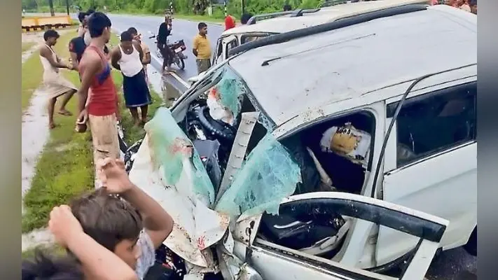 बेतिया : स्कॉर्पियो और कार की टक्कर में डॉक्टर और सहयोगी की मौत