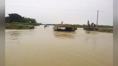 बिहार में बाढ़ से त्राहिमाम : खतरे के निशान से ऊपर महानंदा, अपने घरों तक नहीं जा पा रहे हैं बाढ़ पीड़ित