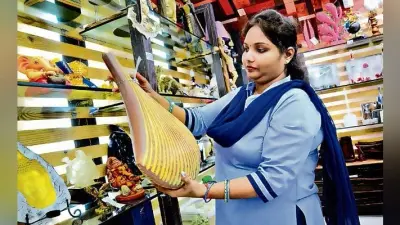 घर की खूबसूरती बढ़ा रहे हैं स्टोन व वुड के डेकोरेटिव आइटम