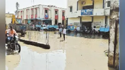 एक घंटा की बारिश से नगर पर्षद कैंपस डूबा