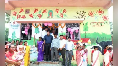 रांची : केंद्रीय संयुक्त सचिव ने लिया प्रधानमंत्री आवास योजना का जायजा, लाभुकों को कराया गृहप्रवेश