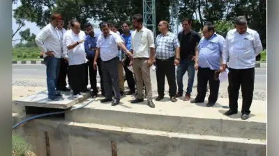 स्मार्ट सिटी परियोजना के तहत बन रही सड़क का मंत्री सीपी सिंह ने किया निरीक्षण