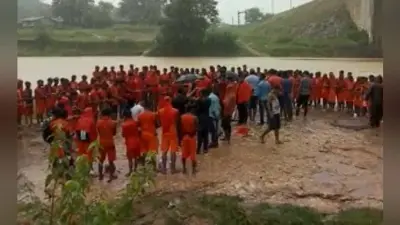 हर-हर महादेव से गूंजा कांवरिया पथ, सात हजार से अधिक कांवरियों ने उठाया जल