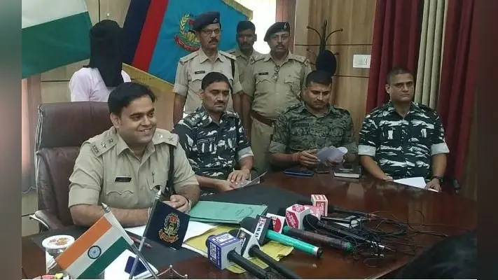 गुमला में एक लाख का इनामी जेजेएमपी नक्सली गिरफ्तार, चार साल से था फरार