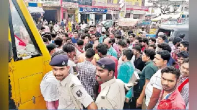 स्कूल बस पर शरारती तत्वों ने किया हमला, शीशा भी तोड़ा