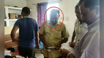 धनबाद : घूस लेते राजस्व कर्मचारी को एसीबी की टीम ने रंगे हाथों किया गिरफ्तार