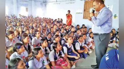 बच्चों को बताया आकाशीय बिजली से बचने का तरीका