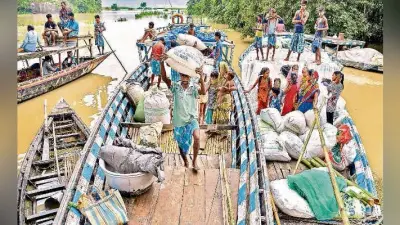 पटना : बाढ़ से 22 जिलों में 1816 सड़कें खराब, 32 पुल भी क्षतिग्रस्त