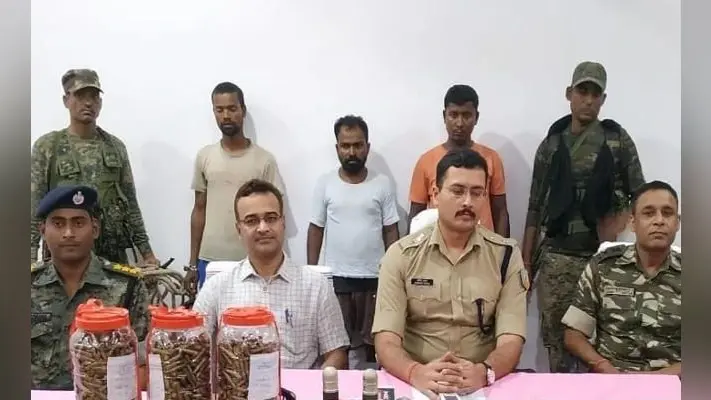 Jharkhand : AK-47 के 1500 कारतूस व नकद के साथ भाकपा माओवादी के तीन नक्सली गिरफ्तार