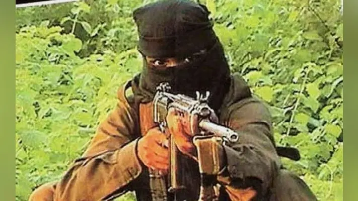 सोनुआ : नक्सलियों ने घर से खींच कर मुंडा समेत दो की हत्या की