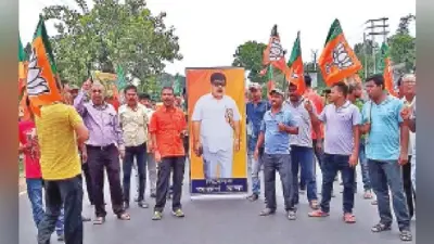 सांसद अर्जुन सिंह के घर पर बमबाजी, विरोध में पथावरोध