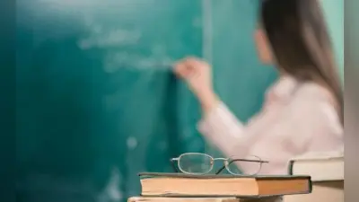 बच्चे हिंदी माध्यम के, शिक्षक बांग्ला के