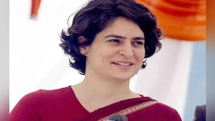 ”सोनभद्र हत्याकांड के पीड़ित परिवारों को कांग्रेस ने दिये सहायता राशि के चेक”