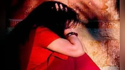 पांचवीं कक्षा की छात्रा के साथ छेड़खानी के आरोपी शिक्षक को ग्रामीणों ने पीटा