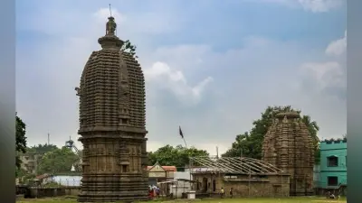 मंदिर की दीवारों के क्षतिग्रस्त होने की आशंका पर आदेश