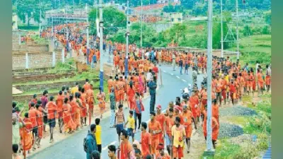 देर रात से कांवरियों से भरता रहा कुमैठा स्टेडियम