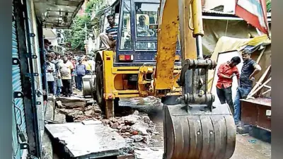 रांची : नगर निगम की टीम ने डोरंडा बाजार में 35 अस्थायी दुकानों को किया ध्वस्त