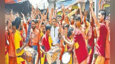 छत्तीसगढ़ के कांवरियों का जत्था नाचते-गाते पहुंचा बाबा मंदिर