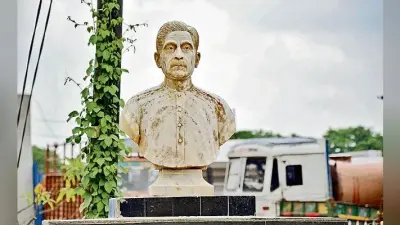 मुंशी प्रेमचंद की जयंती आज : कौन सोचेगा कलम के सिपाही की प्रतिमा इस हाल में क्यों?