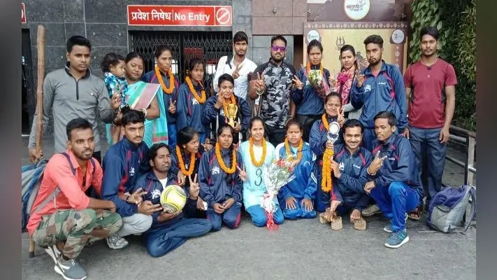रांची वापसी पर दिव्यांग सीटिंग वॉलीबॉल टीम का जोरदार स्वागत