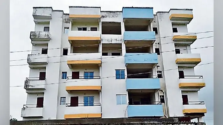 रांची : चार साल से अपने ड्रीम हाउस के लिए खा रहे दर-दर की ठोकरें