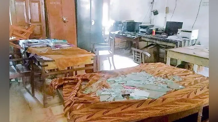 झंझारपुर अंचल कार्यालय में गुस्साये लोगों ने की तोड़फोड़, इधर, शिवहर में हंगामे में मुखिया, पैक्स अध्यक्ष समेत अन्य घायल