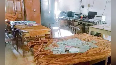 झंझारपुर अंचल कार्यालय में गुस्साये लोगों ने की तोड़फोड़, इधर, शिवहर में हंगामे में मुखिया, पैक्स अध्यक्ष समेत अन्य घायल