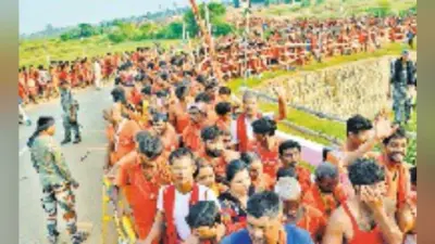 पट खुलते ही भक्तों की मिट गयी थकान, बढ़ते गये कदम
