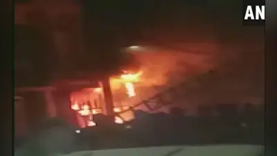 दक्षिणी दिल्ली में भीषण आग, झुलसकर छह की मौत, सीएम केजरीवाल ने किया मुआवजे का ऐलान
