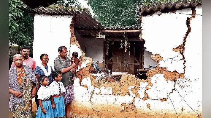 बेड़ो के गांवों में हाथियों ने मचाया उत्पात, घरों को तोड़ कर अनाज खा गये