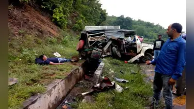 #Jharkhand: घाटी के तीखे मोड़ पर जीप-ट्रक में भीषण टक्कर, जीप चालक समेत दो की दर्दनाक मौत