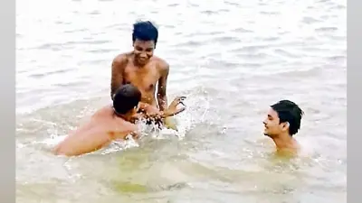 मुजफ्फरपुर : टिक टॉक के लिए वीडियो बनाने के दौरान नदी में डूबे तीन दोस्त