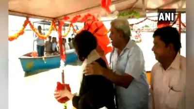 पूर्व विदेश मंत्री सुषमा स्वराज की अस्थियां गंगा में प्रवाहित, बेटी बांसुरी ने हापुड़ में रीति-रिवाज से किया विसर्जन