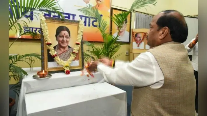 श्रद्धांजलि सभा में बोले CM रघुवर – जरूरतमंदों की सेवा कर हम सुषमा दीदी को सच्ची श्रद्धांजलि दे सकेंगे