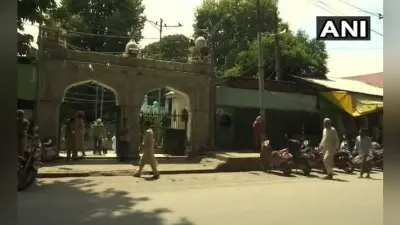 जुम्मे की नमाज के लिए कश्मीर में प्रतिबंधों में दी गयी ढील