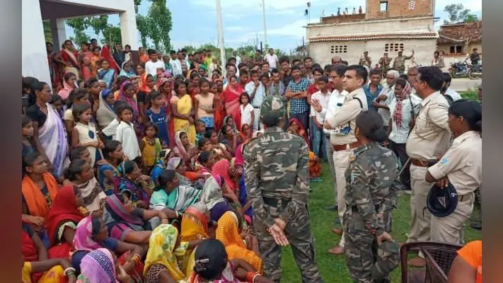 चौपारण : विवादित स्थल पर ग्रामीणों ने की शिवलिंग की स्थापना, पहुंची प्रशासन की टीम