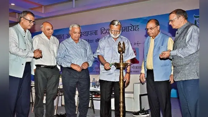 टीवी चैनलों के कारण मीडिया बदनाम, भविष्य प्रिंट मीडिया का
