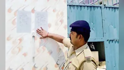 लल्लू मुखिया के घर कुर्की-जब्ती के लिए कोर्ट जाने की तैयारी में पुलिस