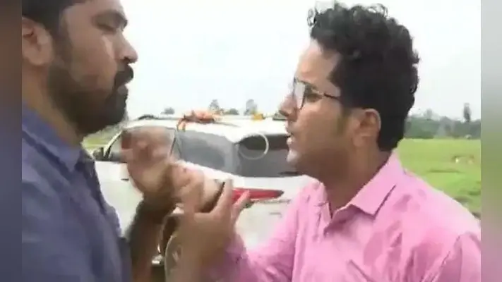 पत्रकार से बदसलूकी करना कांग्रेस महासचिव प्रियंका गांधी के निजी सचिव को पड़ा महंगा, वीडियो वायरल, केस दर्ज