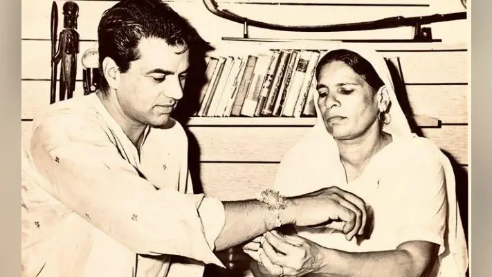 Raksha Bandhan 2019: मुंहबोली बहन को याद कर भावुक हुए धर्मेंद्र, कही दिल छू लेनेवाली बात